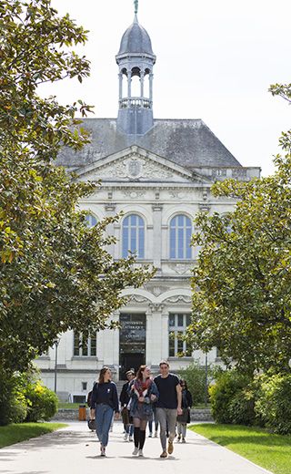 Allée Palais universitaire campus UCO Angers